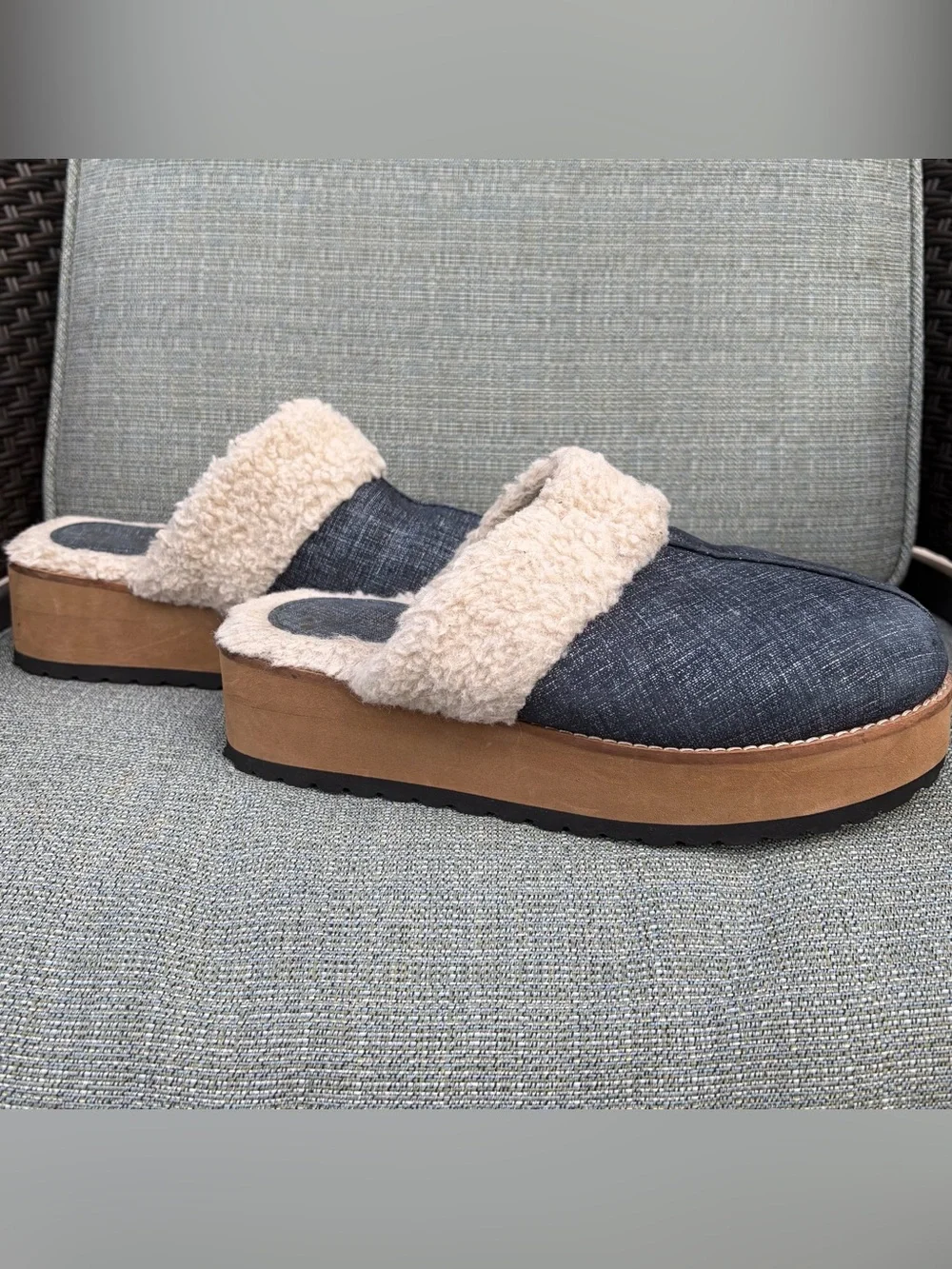 Seychelles Platform Mules Clogs Denim Plush Shearling Size 6 Wedge Cozy